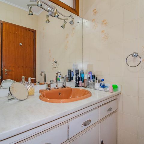 Casa à venda com 340m², 3 quartos e 2 vagas Casa à venda com 340m², 3 quartos e 2 vagasBanheiro Social