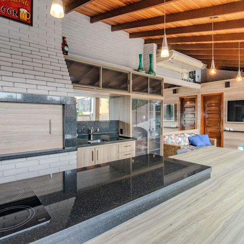 Casa à venda com 340m², 3 quartos e 2 vagas Casa à venda com 340m², 3 quartos e 2 vagasEspaço Gourmet