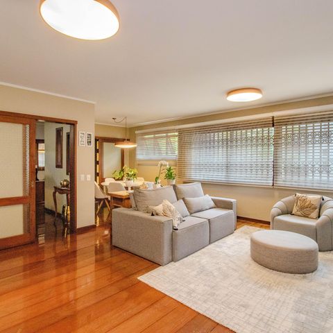 Casa à venda com 340m², 3 quartos e 2 vagas Casa à venda com 340m², 3 quartos e 2 vagasSala