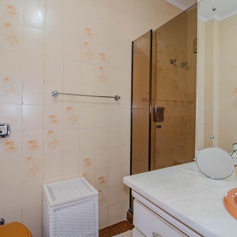 Casa à venda com 340m², 3 quartos e 2 vagas Casa à venda com 340m², 3 quartos e 2 vagasBanheiro Social