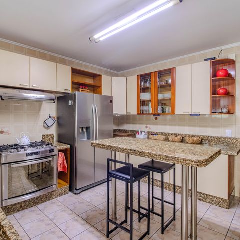 Casa à venda com 340m², 3 quartos e 2 vagas Casa à venda com 340m², 3 quartos e 2 vagasCozinha