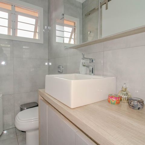 Casa à venda com 340m², 3 quartos e 2 vagas Casa à venda com 340m², 3 quartos e 2 vagasBanheiro da Suíte