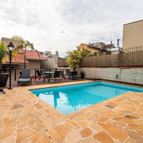 Casa à venda com 340m², 3 quartos e 2 vagas Casa à venda com 340m², 3 quartos e 2 vagasÁrea comum - Piscina