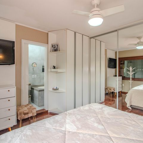 Casa à venda com 340m², 3 quartos e 2 vagas Casa à venda com 340m², 3 quartos e 2 vagasSuíte