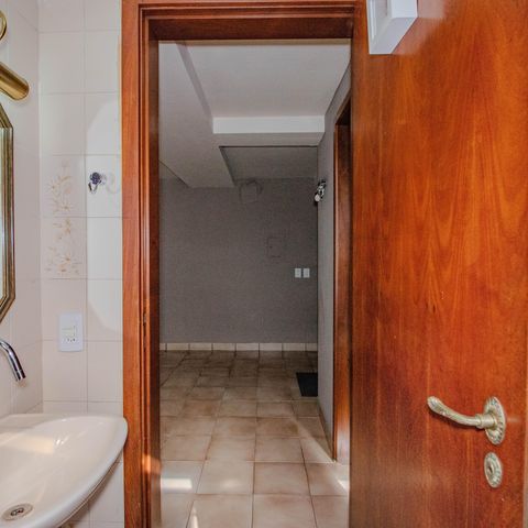 Casa à venda com 340m², 3 quartos e 2 vagas Casa à venda com 340m², 3 quartos e 2 vagasBanheiro de Serviço