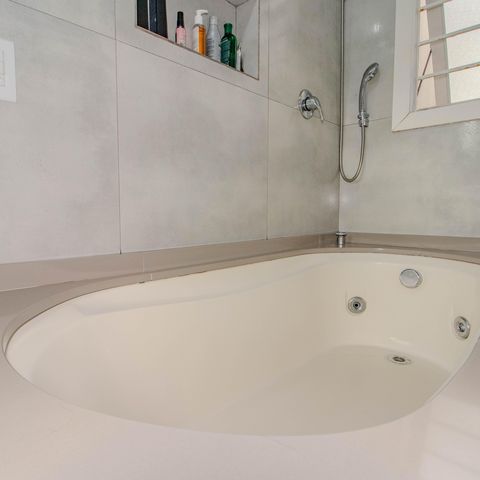 Casa à venda com 340m², 3 quartos e 2 vagas Casa à venda com 340m², 3 quartos e 2 vagasBanheiro da Suíte