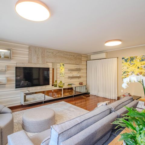 Casa à venda com 340m², 3 quartos e 2 vagas Casa à venda com 340m², 3 quartos e 2 vagasSala