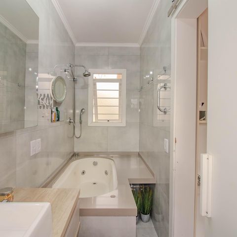 Casa à venda com 340m², 3 quartos e 2 vagas Casa à venda com 340m², 3 quartos e 2 vagasBanheiro da Suíte