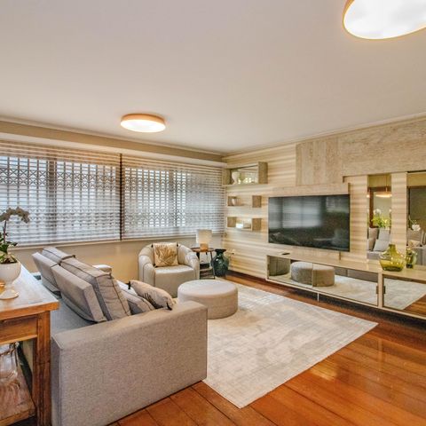 Casa à venda com 340m², 3 quartos e 2 vagas Casa à venda com 340m², 3 quartos e 2 vagasSala