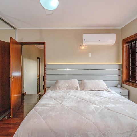 Casa à venda com 340m², 3 quartos e 2 vagas Casa à venda com 340m², 3 quartos e 2 vagasSuíte