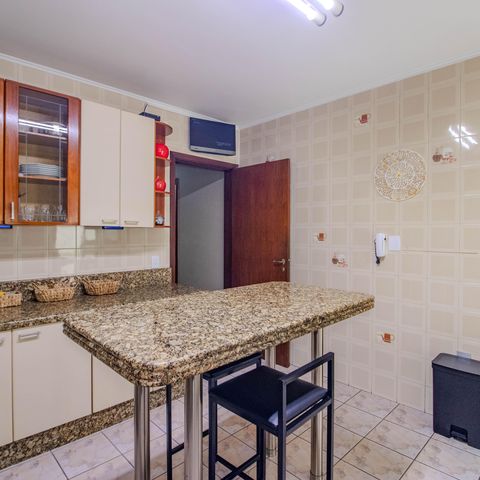 Casa à venda com 340m², 3 quartos e 2 vagas Casa à venda com 340m², 3 quartos e 2 vagasCozinha