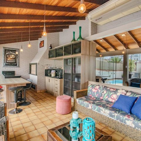 Casa à venda com 340m², 3 quartos e 2 vagas Casa à venda com 340m², 3 quartos e 2 vagasEspaço Gourmet