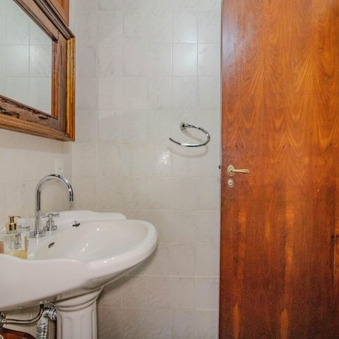 Casa à venda com 340m², 3 quartos e 2 vagas Casa à venda com 340m², 3 quartos e 2 vagasBanheiro Social 2