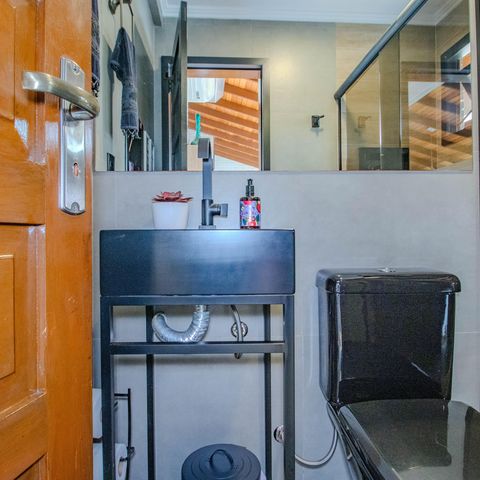 Casa à venda com 340m², 3 quartos e 2 vagas Casa à venda com 340m², 3 quartos e 2 vagasBanheiro Social 3