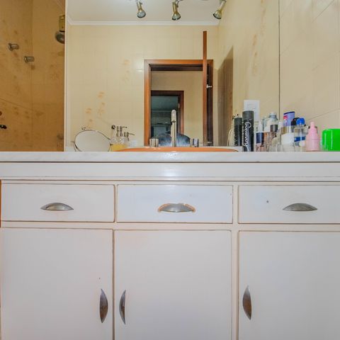 Casa à venda com 340m², 3 quartos e 2 vagas Casa à venda com 340m², 3 quartos e 2 vagasBanheiro Social