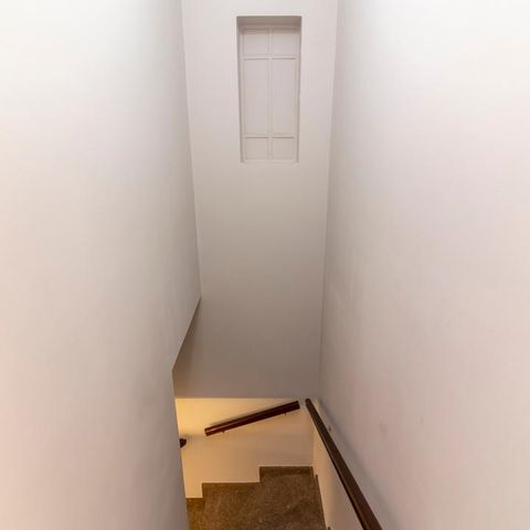 Casa à venda com 200m², 2 quartos e 2 vagasCorredor dos Quartos - Escada