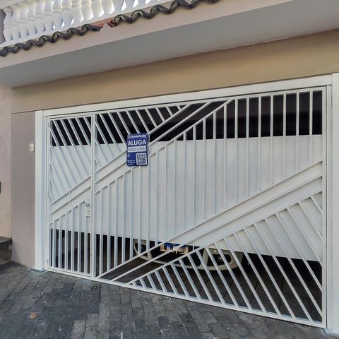 Casa à venda com 200m², 2 quartos e 2 vagasFachada