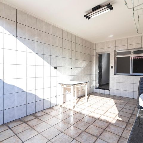 Casa à venda com 200m², 2 quartos e 2 vagasÁrea de Serviço