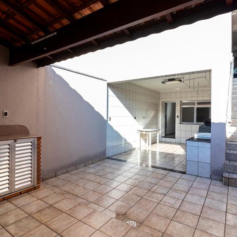 Casa à venda com 200m², 2 quartos e 2 vagasQuintal