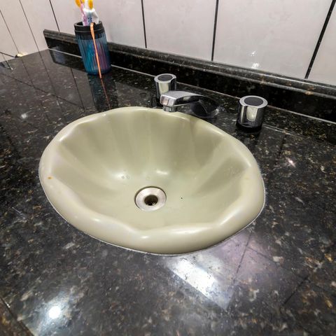 Casa à venda com 200m², 2 quartos e 2 vagasBanheiro da Suíte 1