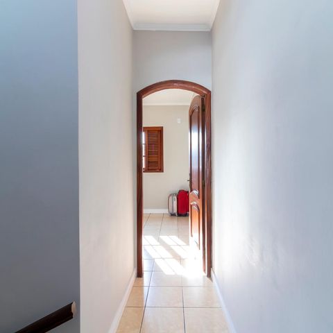 Casa à venda com 200m², 2 quartos e 2 vagasCorredor dos Quartos