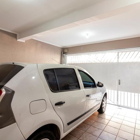Casa à venda com 200m², 2 quartos e 2 vagasGaragem