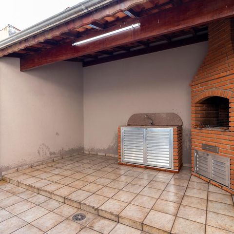 Casa à venda com 200m², 2 quartos e 2 vagasQuintal