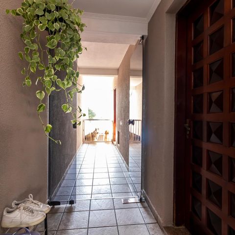 Casa à venda com 200m², 2 quartos e 2 vagasCorredor de Entrada
