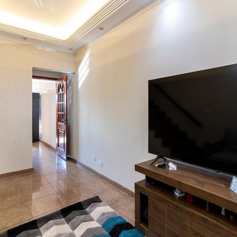 Casa à venda com 200m², 2 quartos e 2 vagasSala