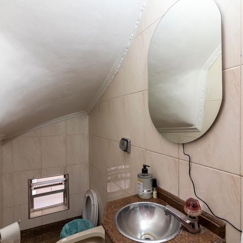 Casa à venda com 200m², 2 quartos e 2 vagasLavabo