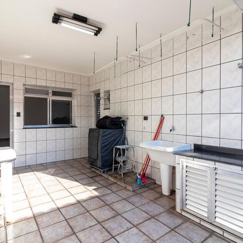 Casa à venda com 200m², 2 quartos e 2 vagasÁrea de Serviço