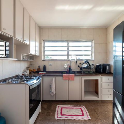 Casa à venda com 200m², 2 quartos e 2 vagasCozinha