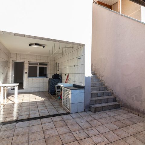 Casa à venda com 200m², 2 quartos e 2 vagasQuintal