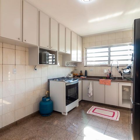 Casa à venda com 200m², 2 quartos e 2 vagasCozinha