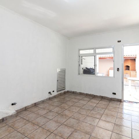 Casa à venda com 200m², 2 quartos e 2 vagasQuarto de Serviço