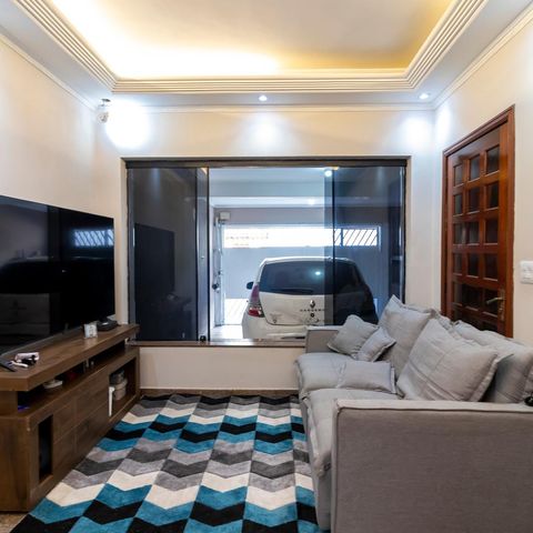 Casa à venda com 200m², 2 quartos e 2 vagasSala