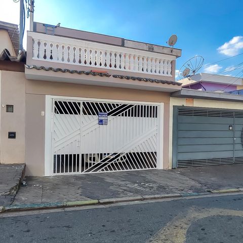 Casa à venda com 200m², 2 quartos e 2 vagasFachada
