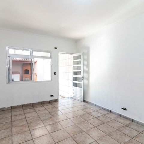 Casa à venda com 200m², 2 quartos e 2 vagasQuarto de Serviço