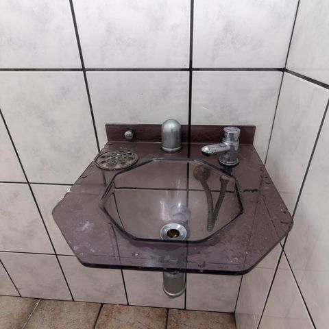 Casa à venda com 200m², 2 quartos e 2 vagasBanheiro de Serviço
