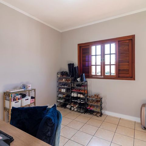Casa à venda com 200m², 2 quartos e 2 vagasSuíte 2