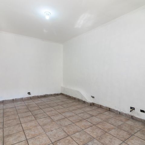 Casa à venda com 200m², 2 quartos e 2 vagasQuarto de Serviço