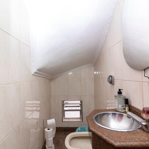 Casa à venda com 200m², 2 quartos e 2 vagasLavabo