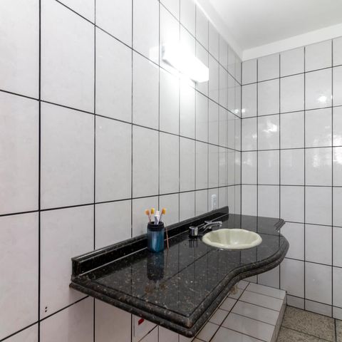 Casa à venda com 200m², 2 quartos e 2 vagasBanheiro da Suíte 1