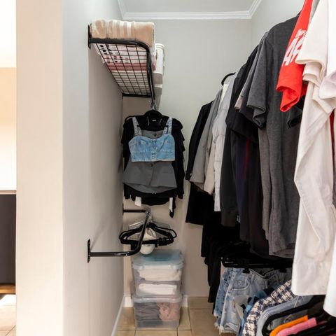 Casa à venda com 200m², 2 quartos e 2 vagasSuíte 2 - Closet