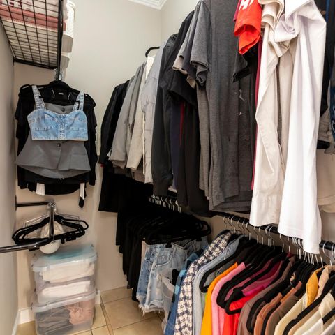 Casa à venda com 200m², 2 quartos e 2 vagasSuíte 2 - Closet