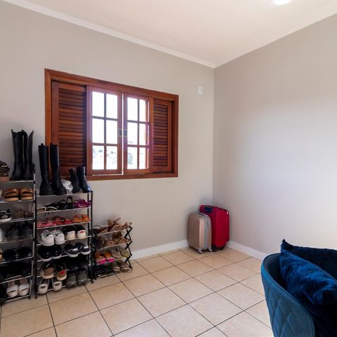 Casa à venda com 200m², 2 quartos e 2 vagasSuíte 2