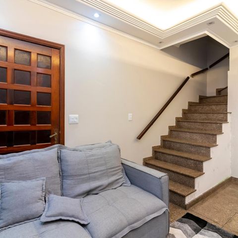 Casa à venda com 200m², 2 quartos e 2 vagasSala