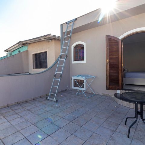 Casa à venda com 200m², 2 quartos e 2 vagasVaranda da Suíte 1