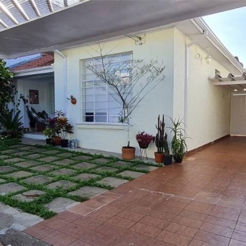 Casa à venda com 130m², 2 quartos e 5 vagas