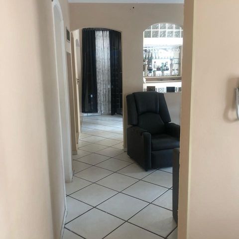 Casa à venda com 180m², 3 quartos e 4 vagas